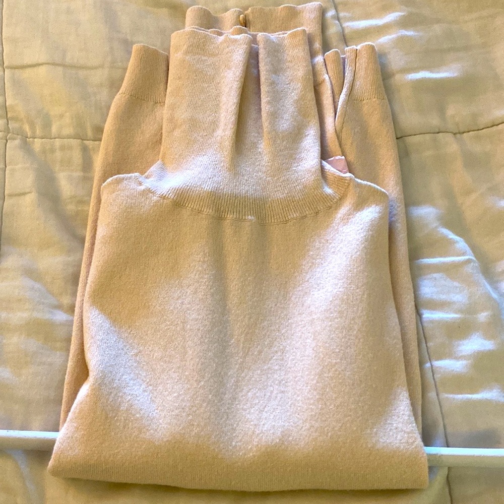 ANN TAYLOR TURTLE NECK SWEATER